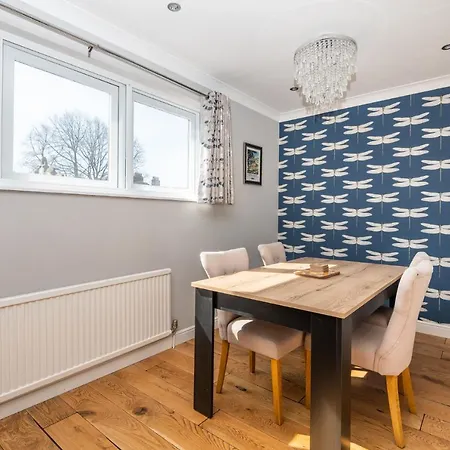 Gorgeous Central Modern - Pass The Keys Apartment York