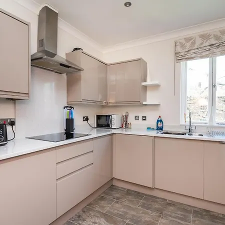 Gorgeous Central Modern - Pass The Keys *