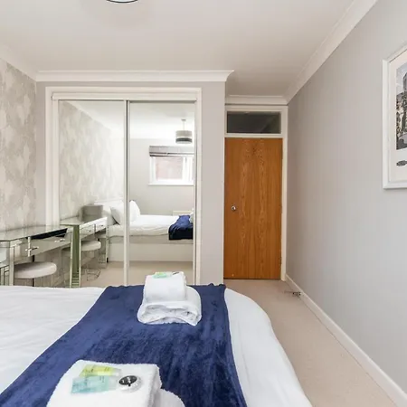 Gorgeous Central Modern - Pass The Keys * York
