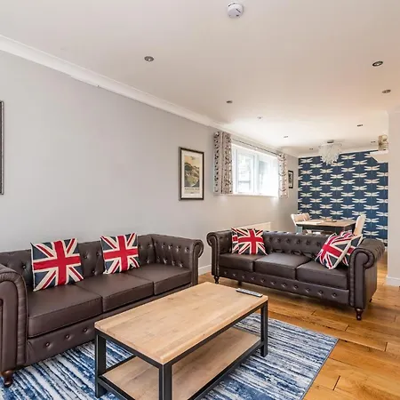 Gorgeous Central Modern - Pass The Keys *