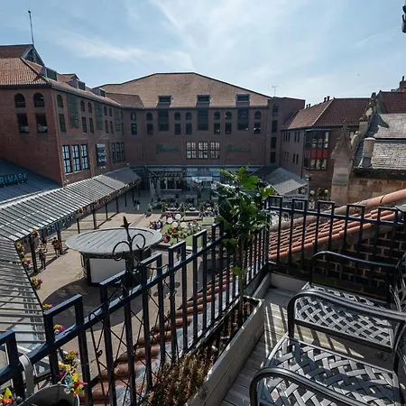 Gorgeous Central Modern - Pass The Keys York